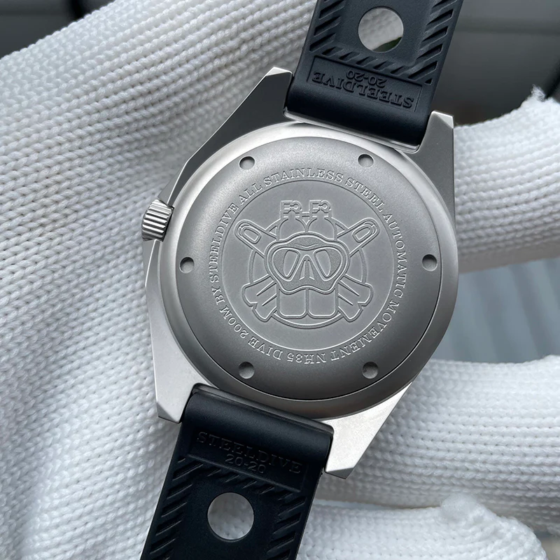 â
Hot Dealsâ
Steeldive SD1944 NH35 Retro Military Watch - Image 11