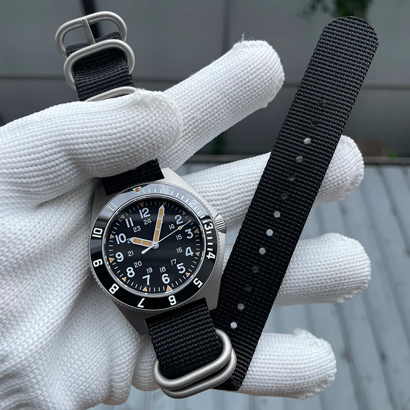 â
Hot Dealsâ
Steeldive SD1944 NH35 Retro Military Watch - Image 5