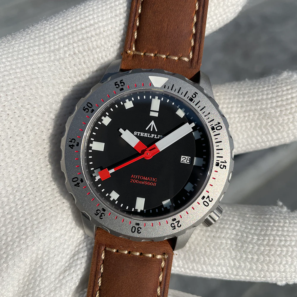 ā
Hot Dealsā
Steelflier SF752 45mm Automatic Men Watch - Image 4