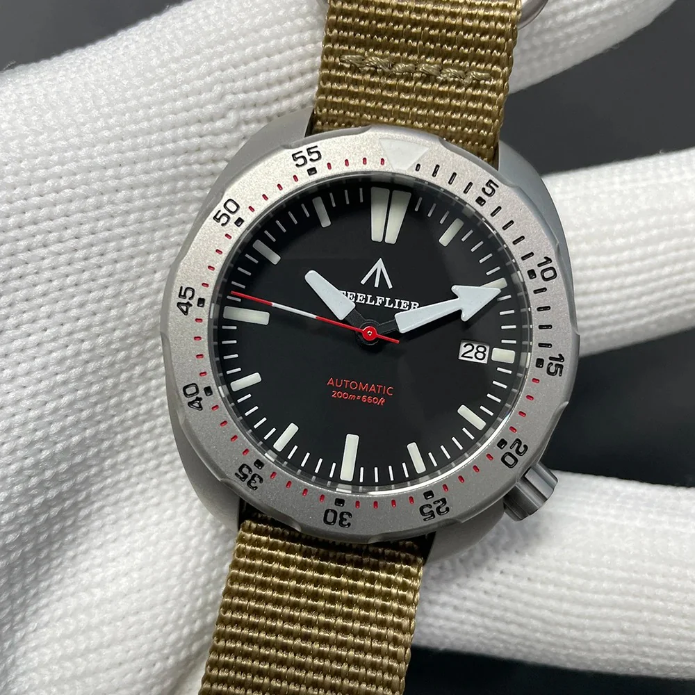 ā
Hot Dealsā
Steelflier SF757 41mm NH35 Automatic Men Watch - Image 8